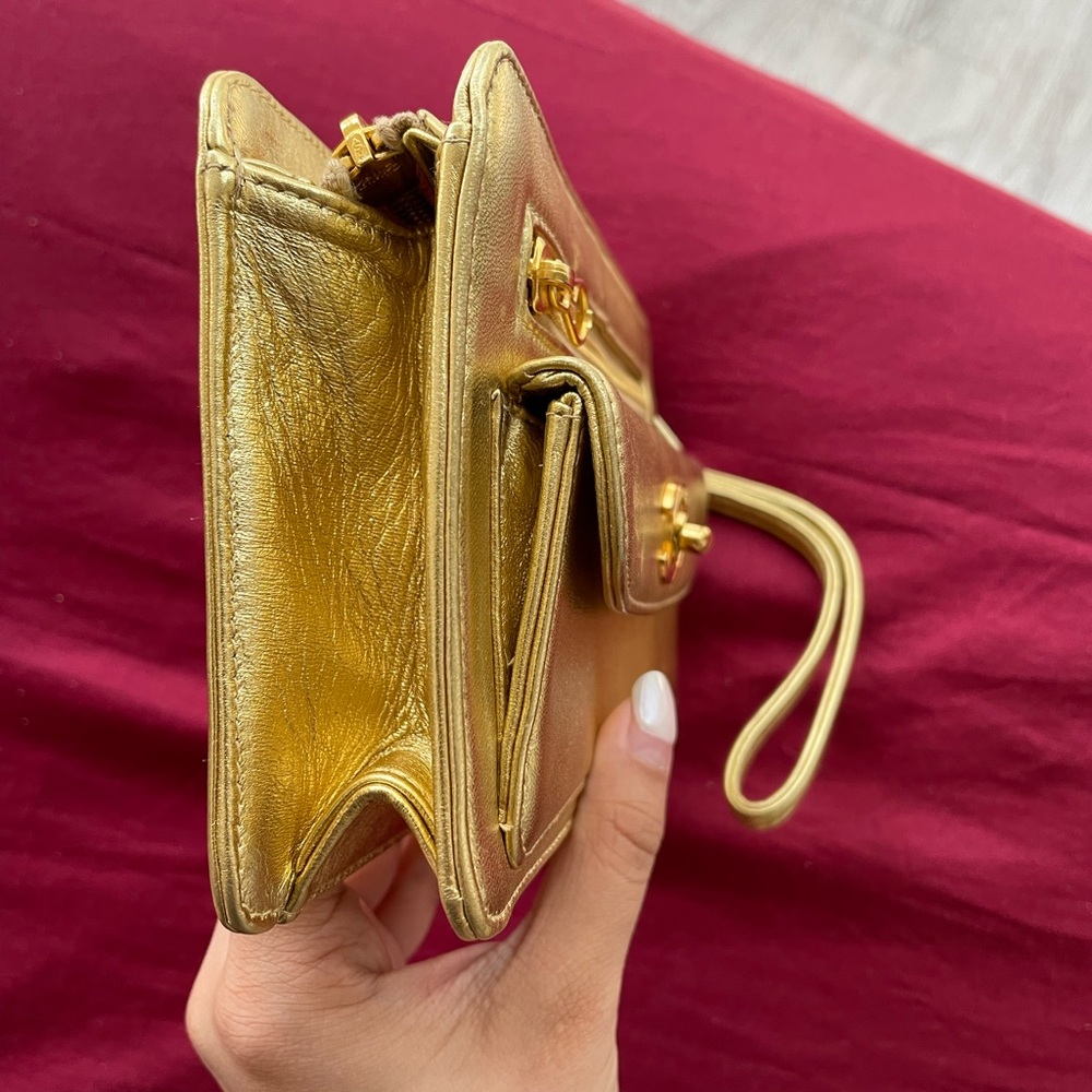 CHANEL vintage gold clutch wristlet - rare - Picture 2 of 9